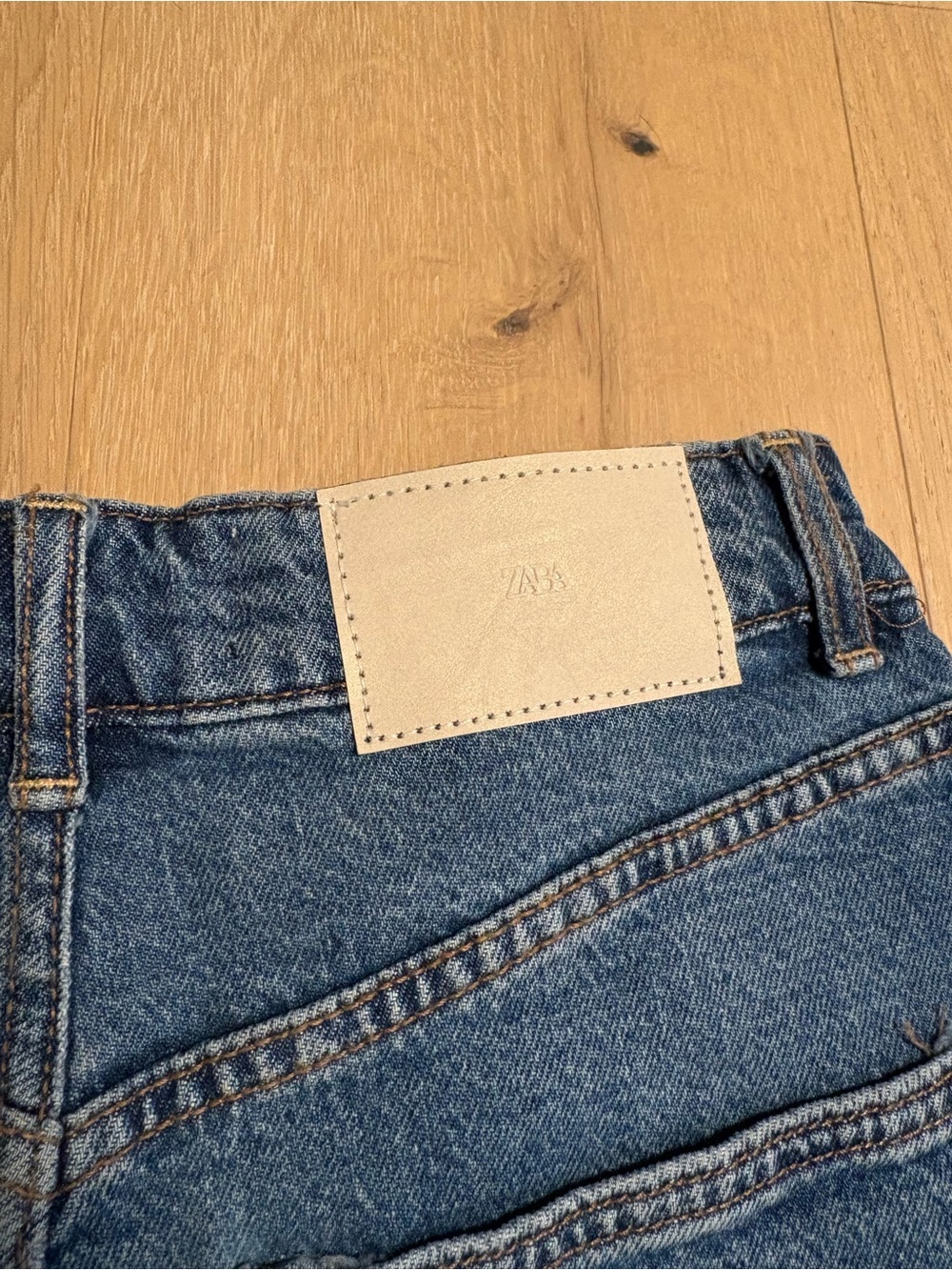 Zara Women’s Denim Shorts Size 4 NWOT - Picture 4 of 4